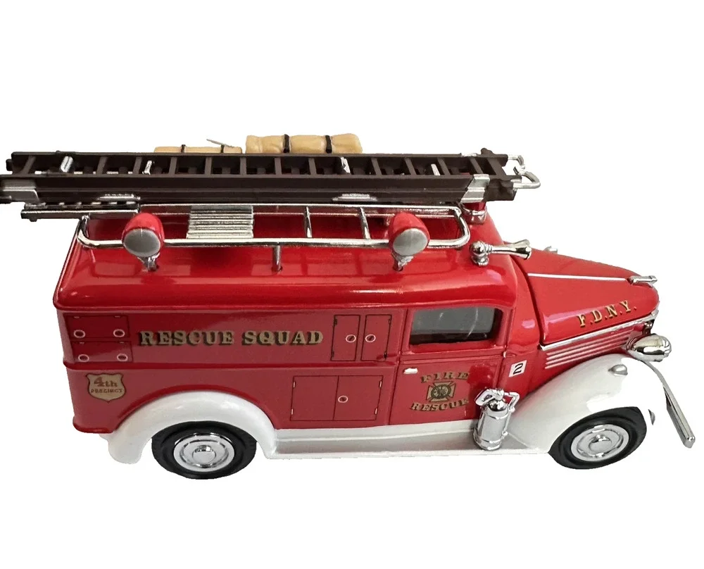 A19 Matchbox Models of Yesteryear Fire Engine Series 1937 GMC Rescue Squad New